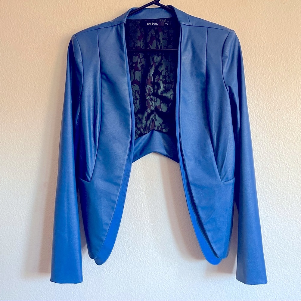 Cropped Chic Leather Jacket